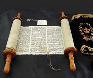 Picture of open Torah